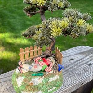 Music Box Figurine Austria Vintage 1968